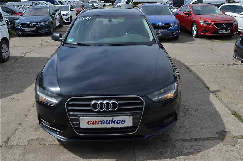Audi A4 (2012) AVANT 3,0 TDI - fotka 2 z 22