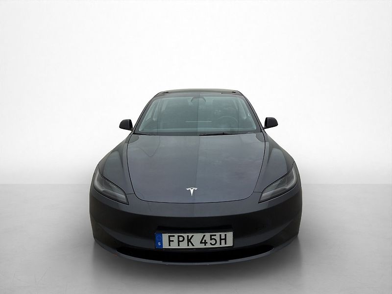 Tesla Model 3 Long Range AWD Highland - fotka 2 z 26