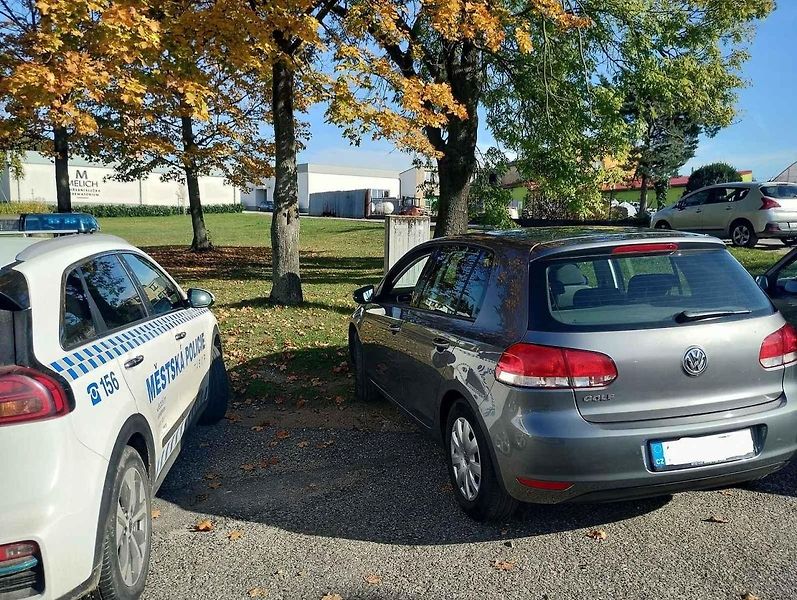 Táborští strážníci se zaměřili na kontroly parkovišť u hřbitovů.