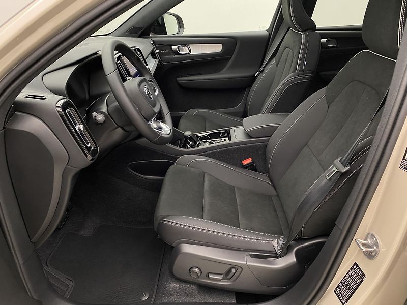 Volvo XC40 (2026) B3 AUT DARK ULTRA  - fotka 3 z 63