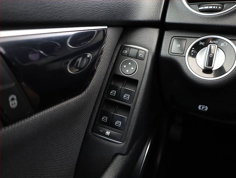Mercedes-Benz Třídy C (2013) C 200 CDI, Automat, Navi - fotka 15 z 16
