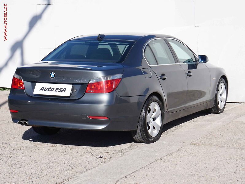 BMW Řada 5 (2005) 2.5i, ČR, AC, xenon - fotka 6 z 15