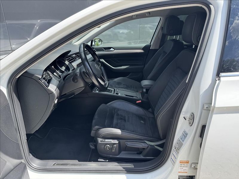 Volkswagen Passat 1,5 TSI 110kW Elegance 7DSG ČR - fotka 11 z 30