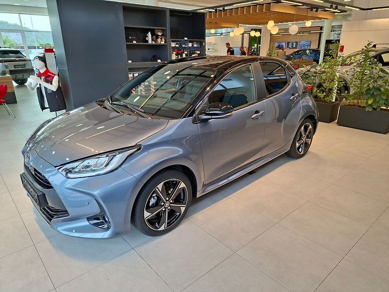 Toyota Yaris 1.5 130K HEV Executive - fotka 3 z 12