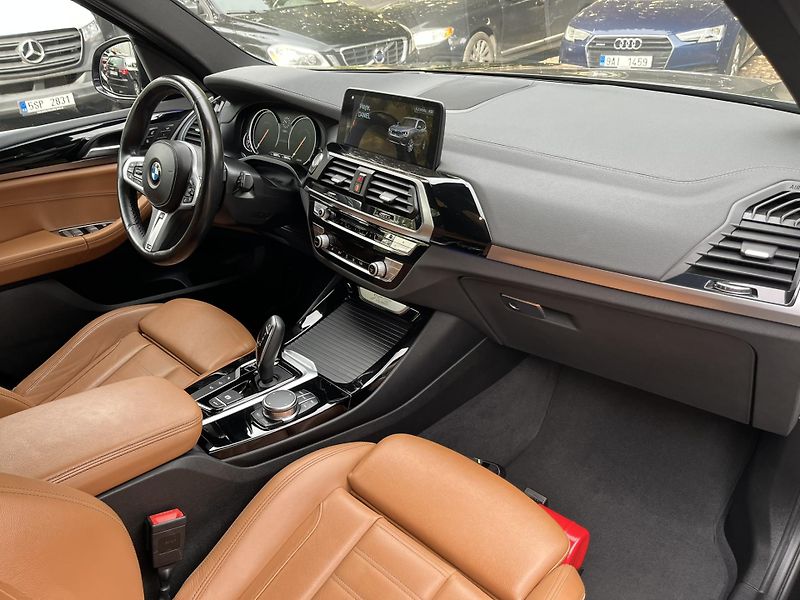 BMW X3 (2018) 30D xDRIVE LUXURY LINE - fotka 19 z 46