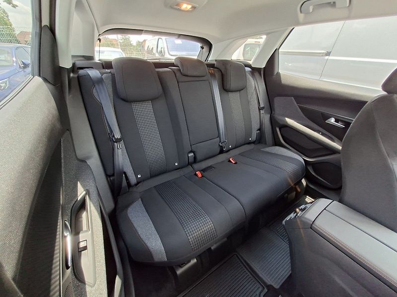 Peugeot 3008 ACTIVE 1,5 BHDI 130k M6 - fotka 6 z 24