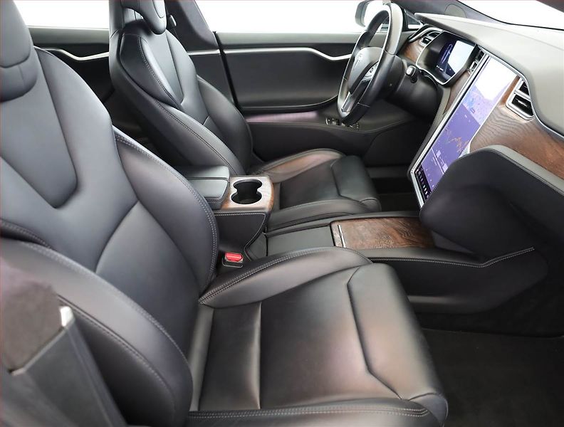 Tesla Model S (2018) 75D - fotka 7 z 27