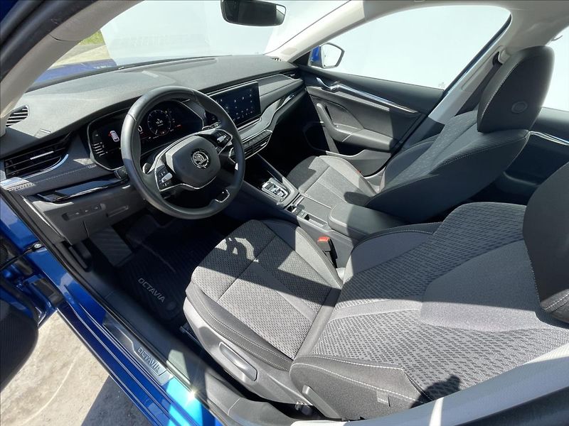 Škoda Octavia 2,0 TDI DSG Combi Style Plus - fotka 5 z 22