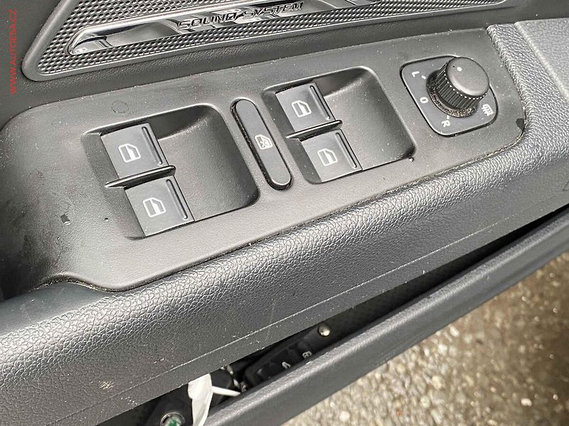 Škoda Superb (2012) 2.0 TDi 4x4, Elegance, TZ - fotka 11 z 21