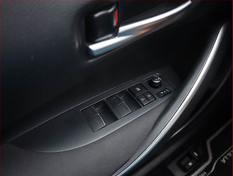 Toyota Corolla (2022) Comfort 1.8 Hybrid - fotka 19 z 21