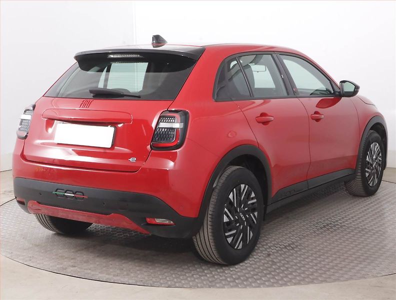 Fiat 600 (2023) (RED) 54 kWh, SoH 95% - fotka 5 z 18
