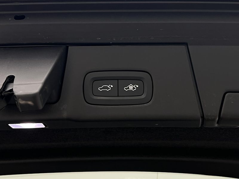 Volvo V90 CC B5 AWD ULTIMATE BRIGHT AUT - fotka 46 z 48