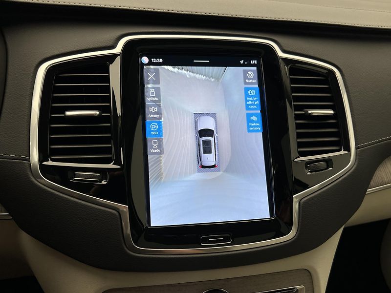 Volvo XC90 B5 AWD ULTIMATE REZERVACE - fotka 38 z 51