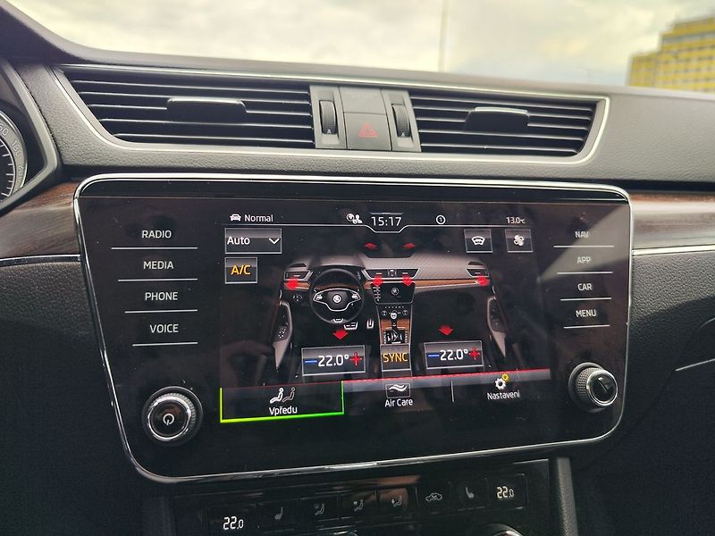 Škoda Superb 2.0 TDi/147kW Scout DSG 4x4 - fotka 23 z 39