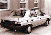 Sedan byl ve srovnání s hatchbackem delší o 345 mm, především ale těžší až o 200 kg. Vznikly pouze dva prototypy a do výroby se vůz nikdy nedostal. Proč? Důvodů bylo více, ale hlavně proto, že nebylo kde vzít na lisovací nářadí na jeho karoserii.