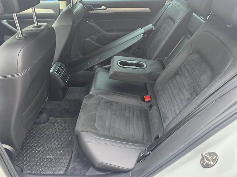 Volkswagen Passat 2.0 TDI DSG Night Paket  - fotka 20 z 24