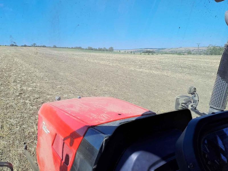 Nový traktor Řady 6 představila společnost Zetor Tractors na poli u Vážan nad Litavou. Začala jeho sériová výroba.