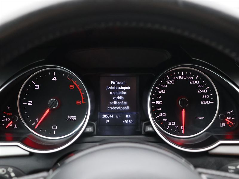 Audi A5 2,0 TDI 140kW quattro S-tronic - fotka 13 z 29
