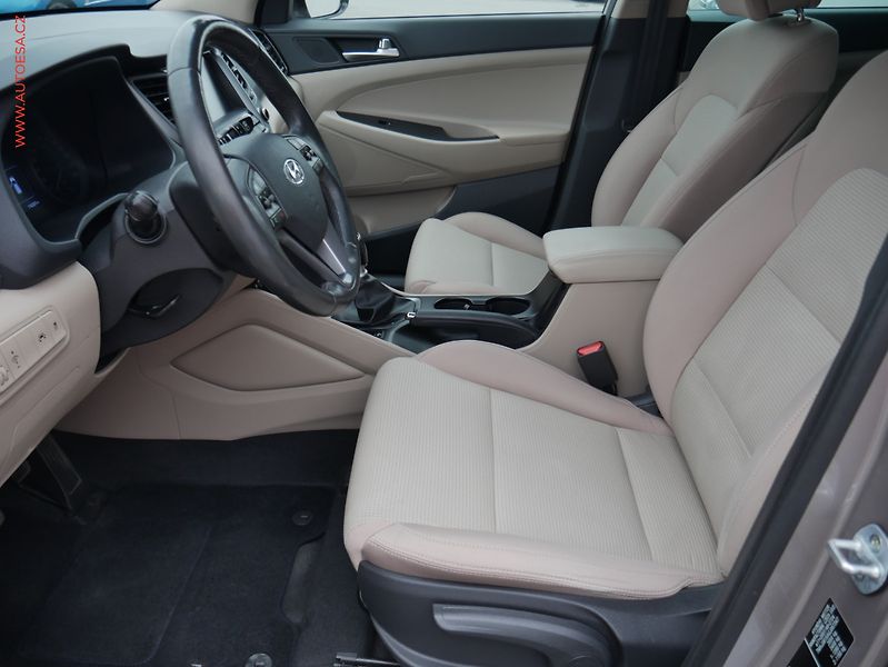 Hyundai Tucson (2015) 1.7 CRDi, ČR, AC, výhřev sed. - fotka 9 z 23