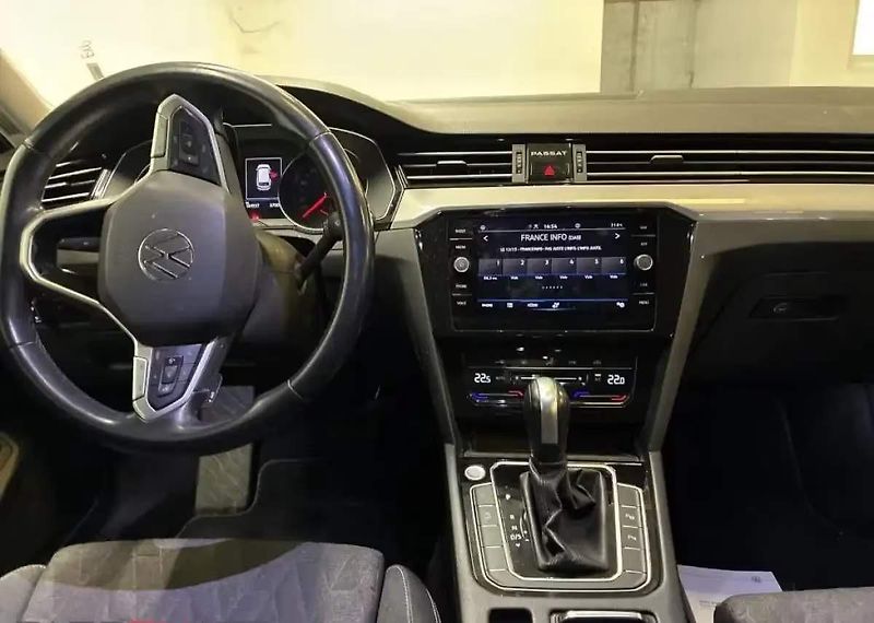 Volkswagen Passat (2023)  Variant Business 2.0 TDi, DSG - fotka 5 z 10