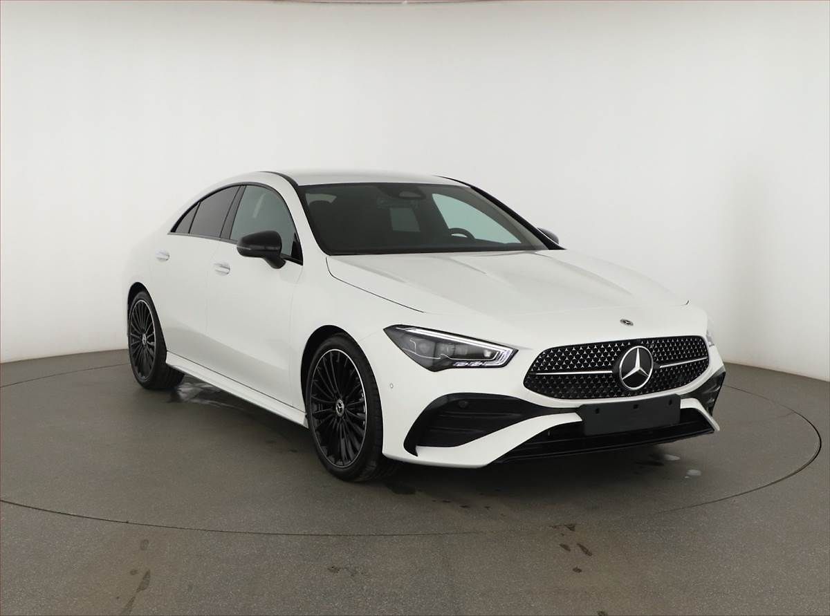 Mercedes-Benz CLA 200, AMG Line, Výhřev, Kamera
