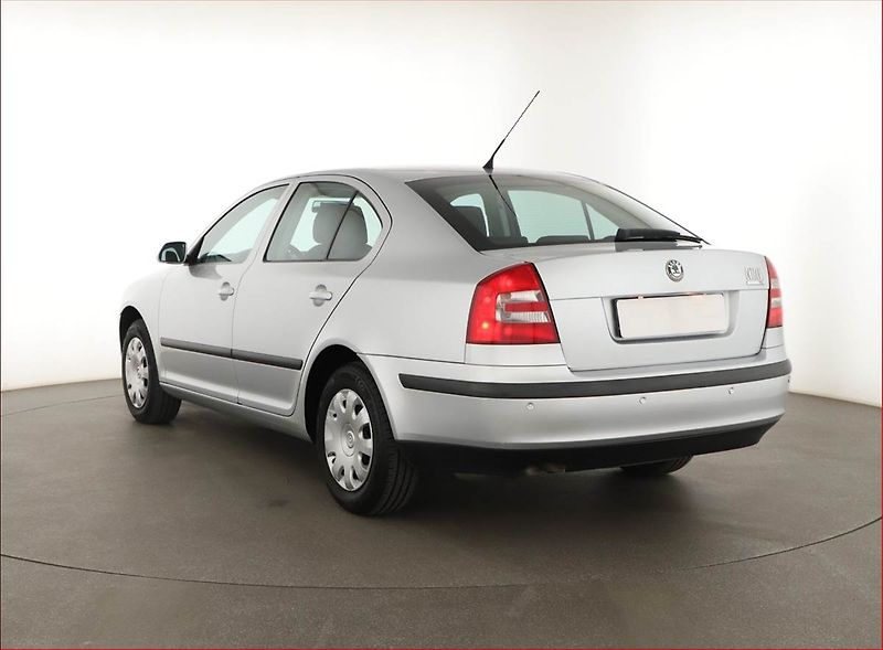 Škoda Octavia (2008) 1.9 TDI, po STK, zamluveno - fotka 4 z 11