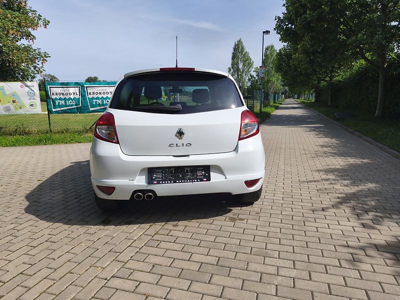 Renault Clio 1.6 GT - fotka 9 z 22