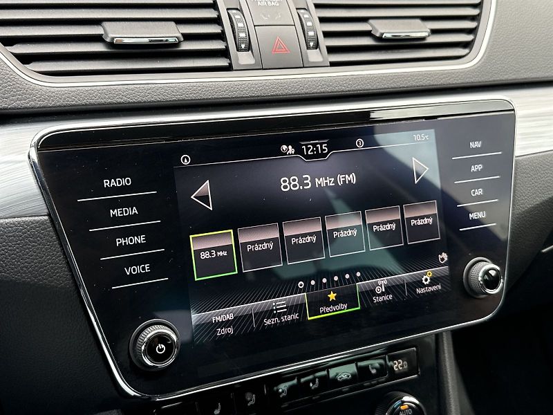 Škoda Superb (2022) 2.0 TDI Ambition - fotka 14 z 32