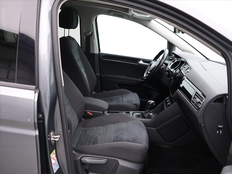 Volkswagen Touran 2,0 TDI DSG Parorama Navi - fotka 11 z 28