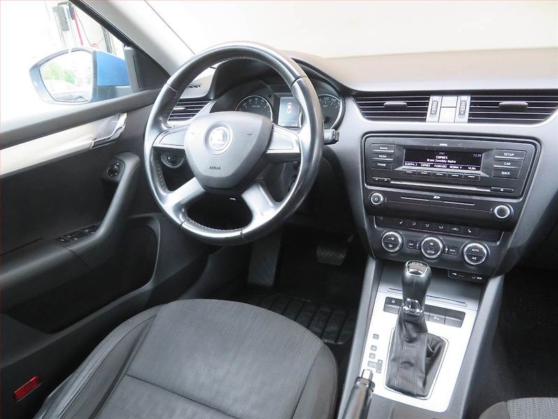 Škoda Octavia (2013) 2.0 TDI, Automat, Xenony - fotka 7 z 15