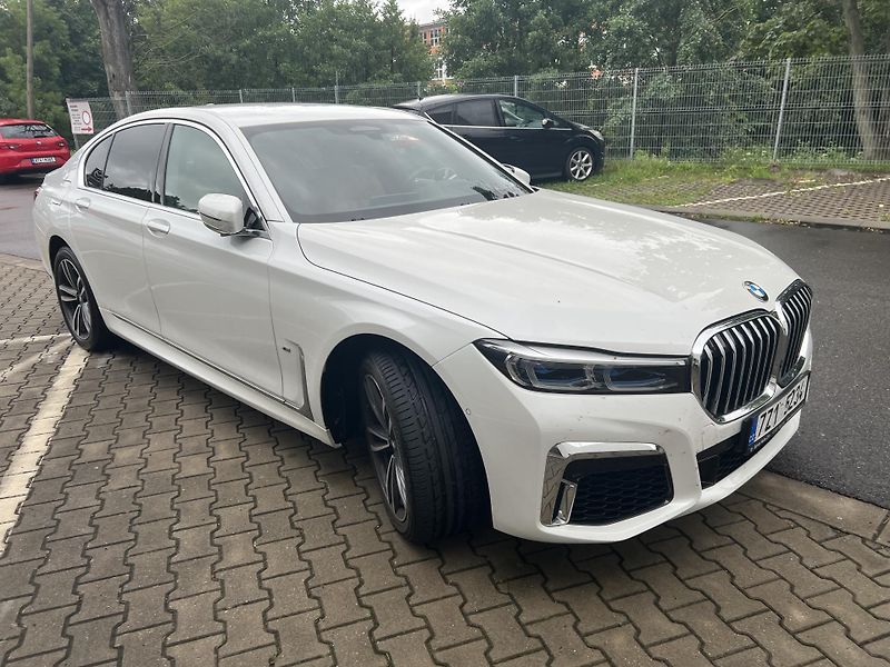 BMW Řada 7 (2021) 750 i M sportovní paket - fotka 1 z 10