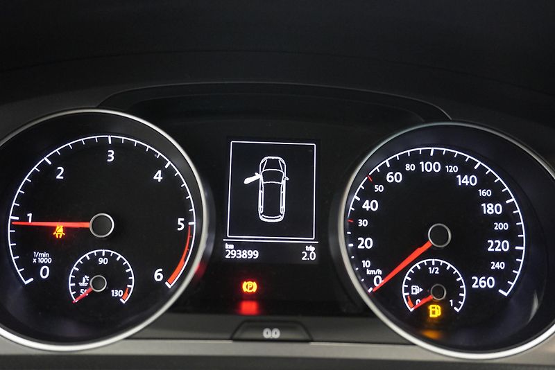 Volkswagen Golf 1.6 TDi - fotka 18 z 29