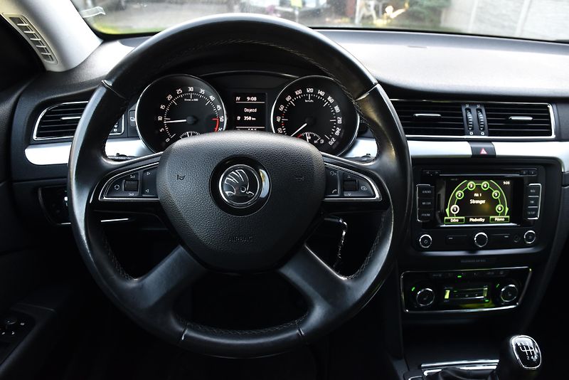 Škoda Superb 2.0 TDi CR,NAVI,VÝHŘEV,XENONY - fotka 13 z 45