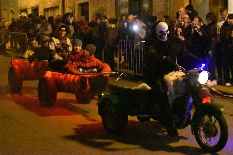 Krampusové a ďábelská vozidla
