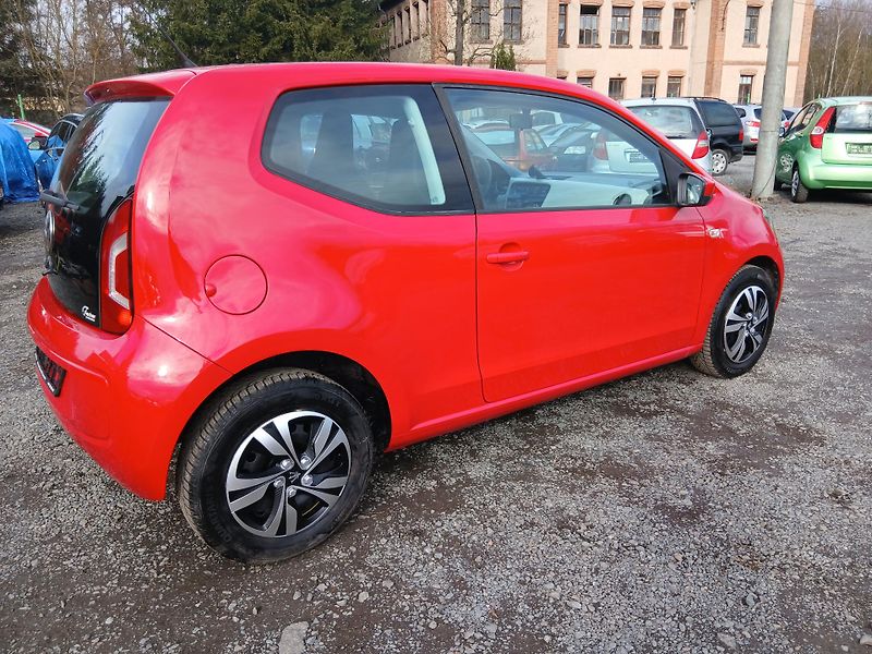 Volkswagen up! 1.0, 44 kW - fotka 9 z 33