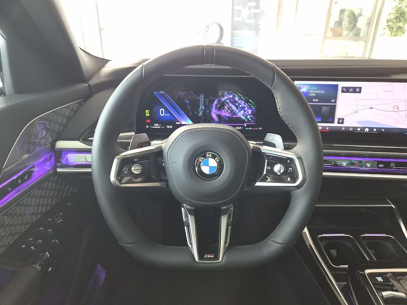 BMW Řada 7 740d xDrive - fotka 23 z 39