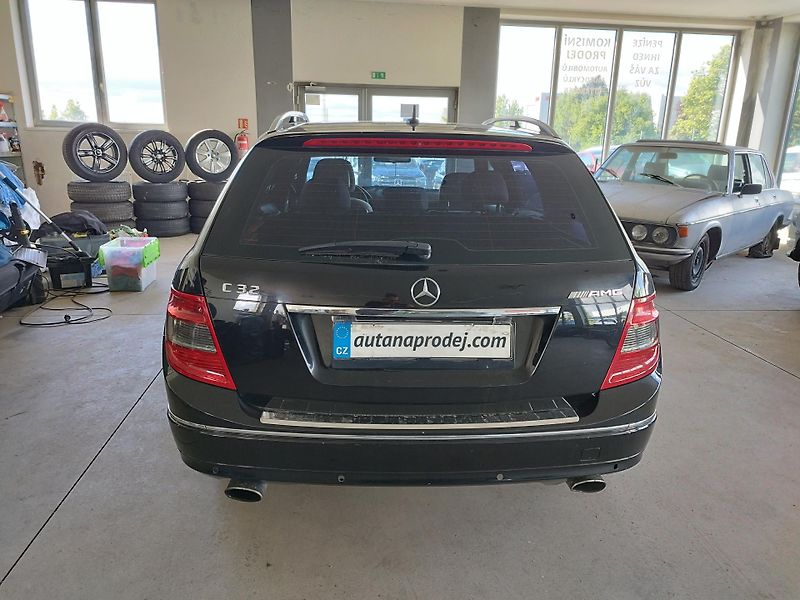 Mercedes-Benz Třídy C (2008) 320CDI,191KW,4MATIC,NAVI,ALU - fotka 6 z 27