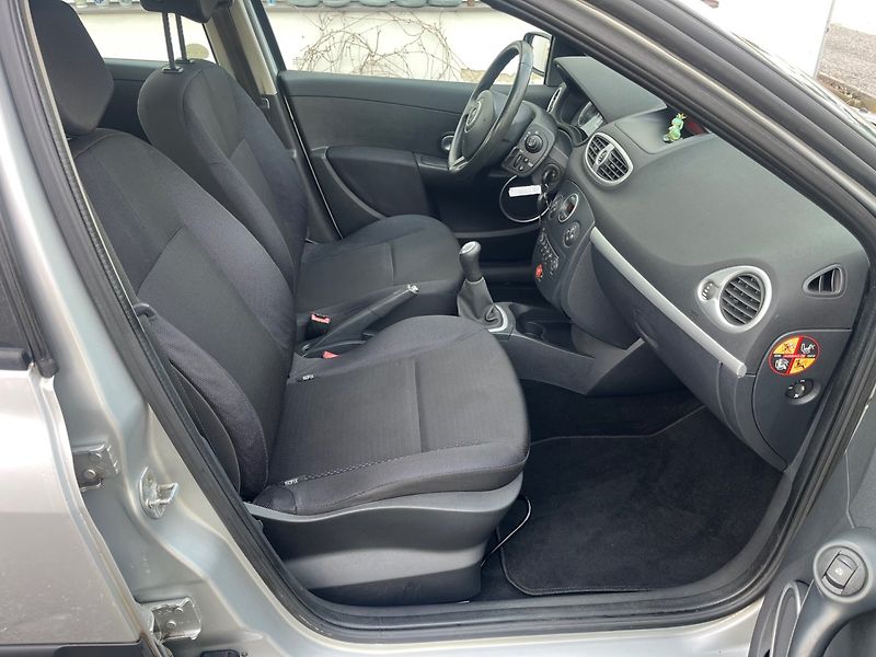 Renault Clio (2006) 1.2 i Digi klima - fotka 13 z 19