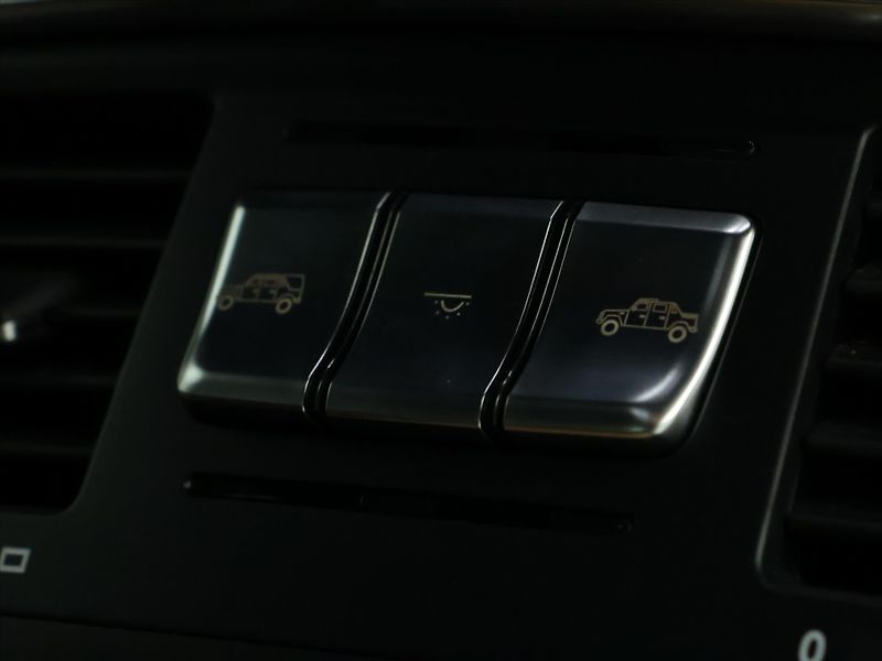 Mercedes-Benz Třídy G 6,0 650 Maybach Landaulet AMG - fotka 31 z 97