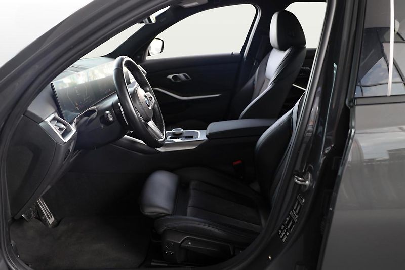 BMW Řada 3 330d xDrive Sedan - fotka 8 z 17