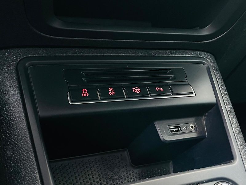 Volkswagen Tiguan 1.4TSI MANUÁL SENZORY TAŽNÉ - fotka 40 z 47