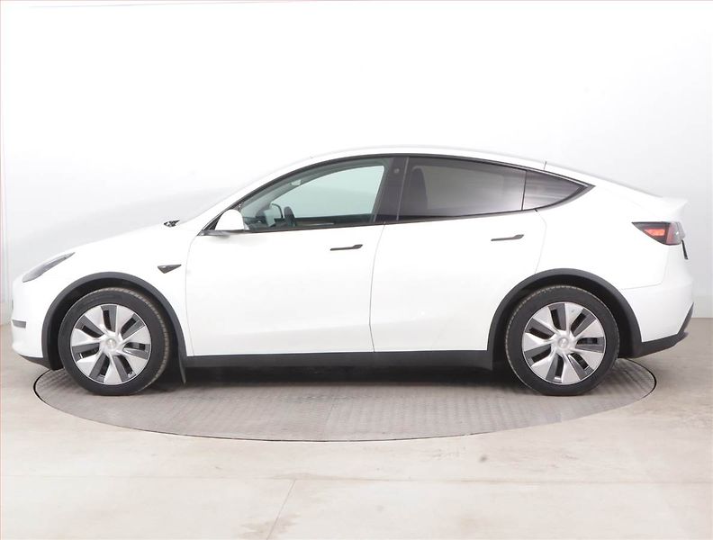Tesla Model Y (2023) Long Range AWD 79kWh, SoH 92% - fotka 3 z 22