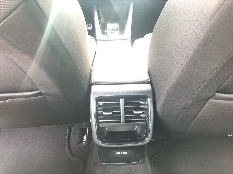 Škoda Octavia COMBI 2.0 TDi DSG 7 st. SPORTL - fotka 23 z 28
