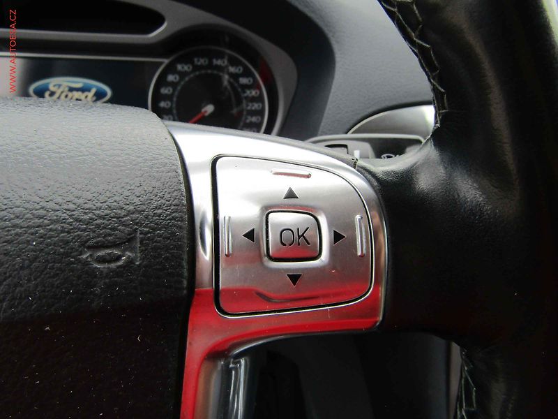 Ford S-MAX (2009) 2.2TDCi, ČR, AC - fotka 15 z 20