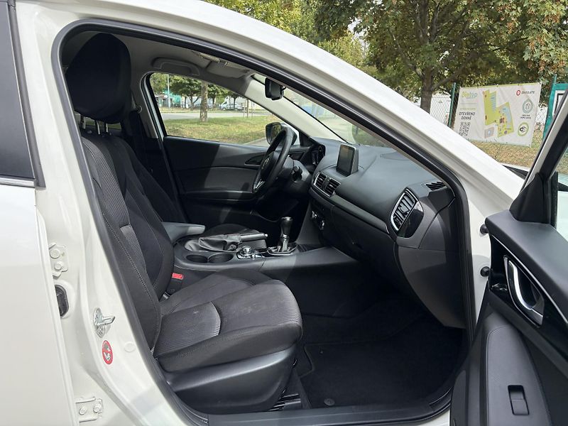 Mazda 3 2.0 Sports-Line - fotka 23 z 31