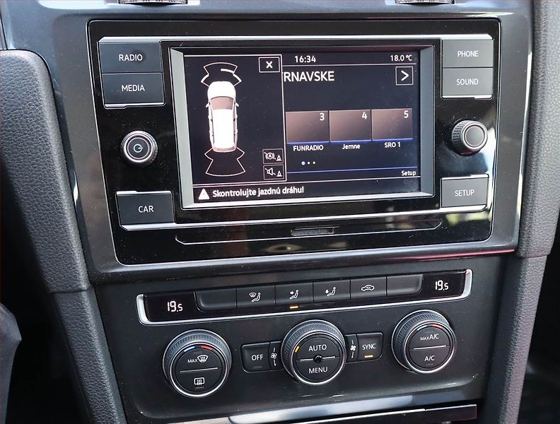 Volkswagen Golf (2019) 1.5 TSI, Tempomat - fotka 12 z 15