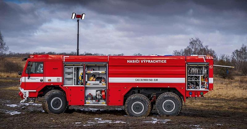 Velkoobjemová cisternová automobilová stříkačka Tatra Force CAS 30/9000/540 S3R.