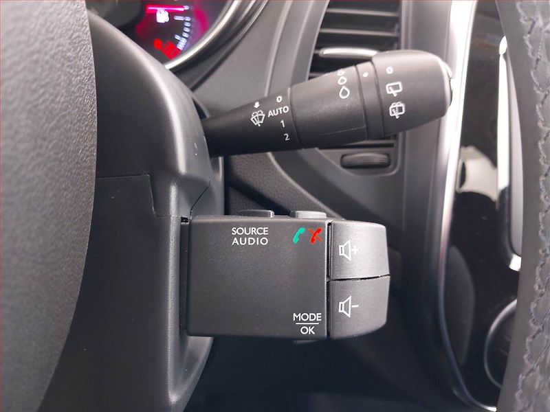 Renault Captur (2020) Limited 0.9 TCe, Serv.kniha - fotka 16 z 18