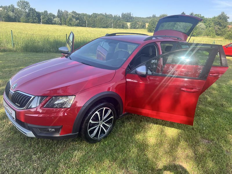Škoda Octavia 2.0TDI 110KW,SCOUT,4x4,DSG,KůŽ - fotka 24 z 41