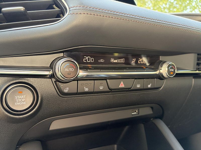 Mazda 3 2.0 Skyactiv-G Mild-Hybrid  - fotka 29 z 30